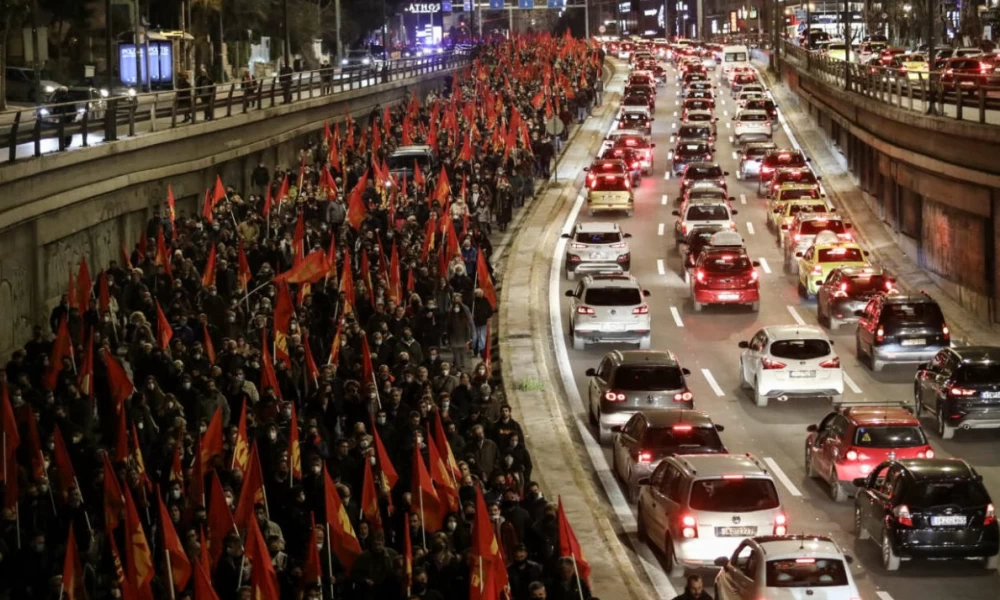 Διαμαρτύρεται για τον Πούτιν το ΚΚΕ στην αμερικανική πρεσβεία